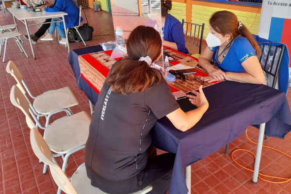 Consultorio Jurídico Móvil de Arica y Parinacota participa en jornada en terreno de la escuela E-15 de Arica