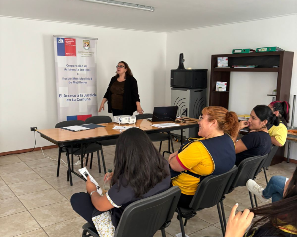 Trabajadora Social del Consultorio Jurídico de Mejillones realiza exposición sobre “Medidas de Protección”