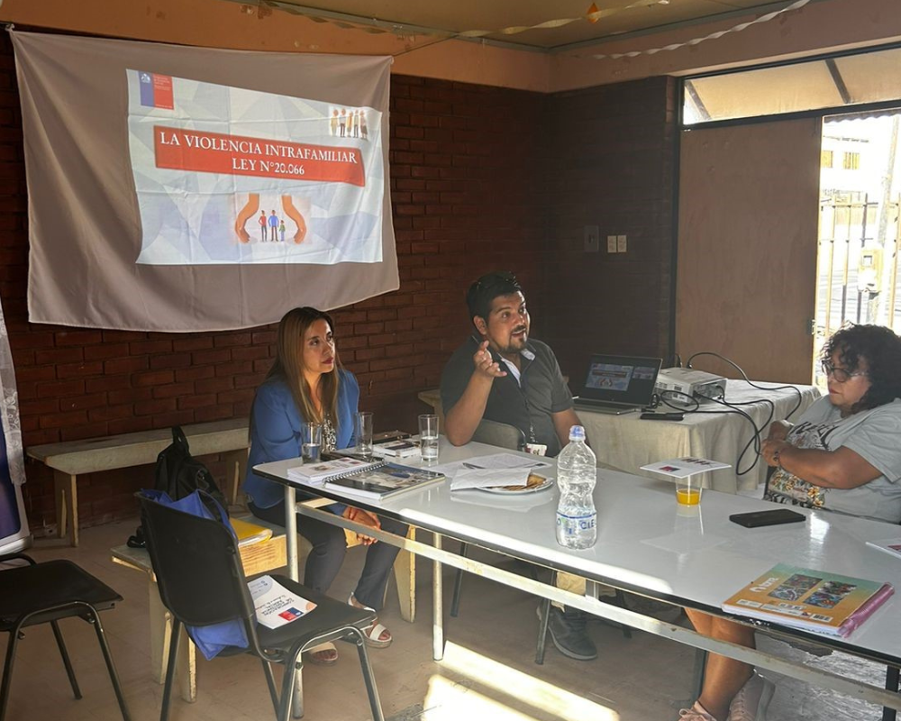 Unidad del Adulto Mayor de Arica y Parinacota realiza charla sobre Maltrato en las Personas Mayores
