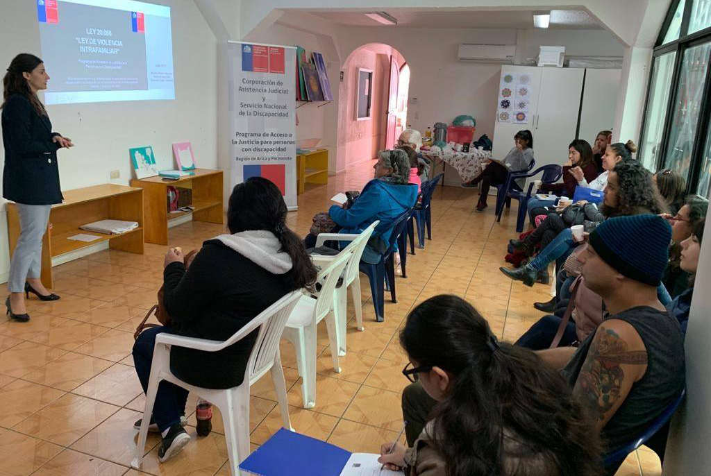 Abogada del convenio CAJTA-SENADIS de Arica y Parinacota realiza charla a los monitores de las residencias y hogares protegidos